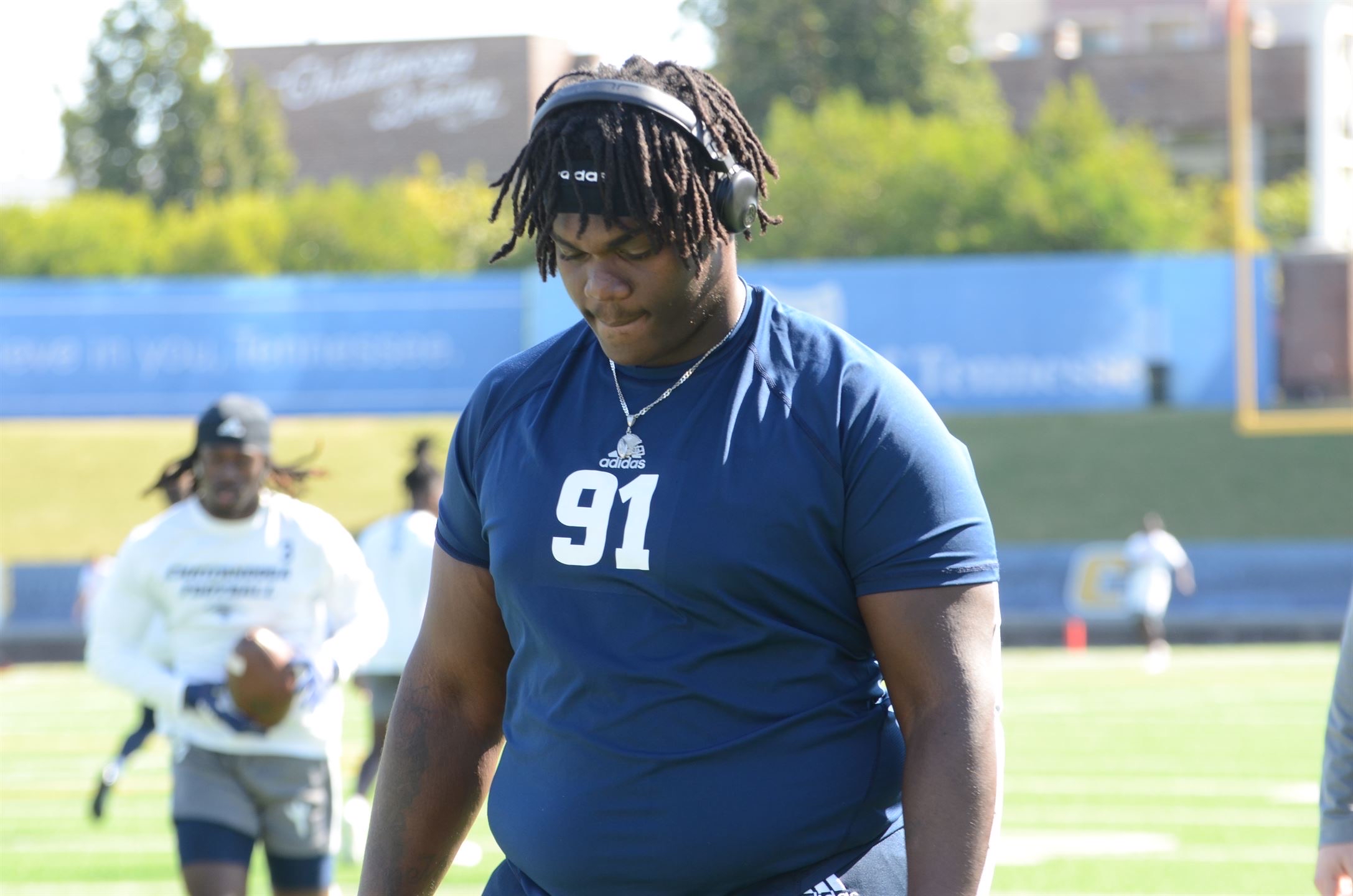 トップス DICH HENDERSON Montrell Henderson, Defensive Line, Chattanooga Mocs - NIL Profile