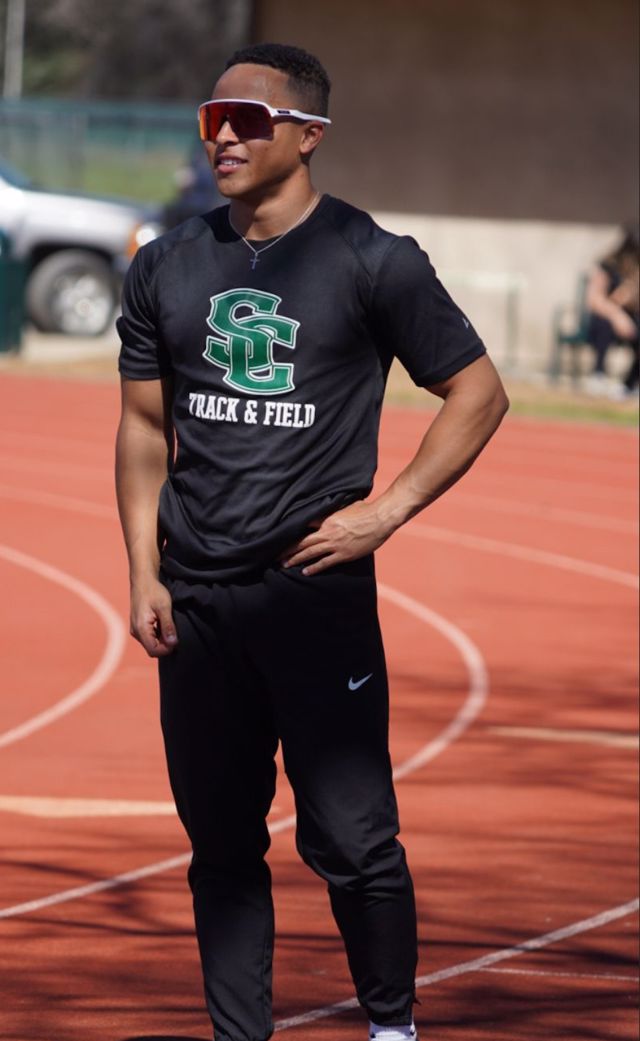 Athlete profile featured image number 1 of 5