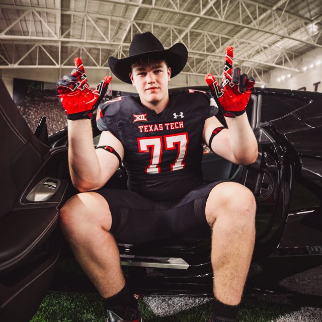 Athlete profile featured image number 1 of 4