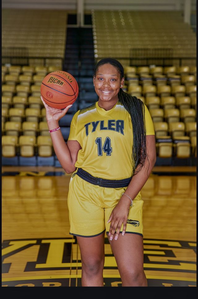 Athlete profile featured image number 1 of 10